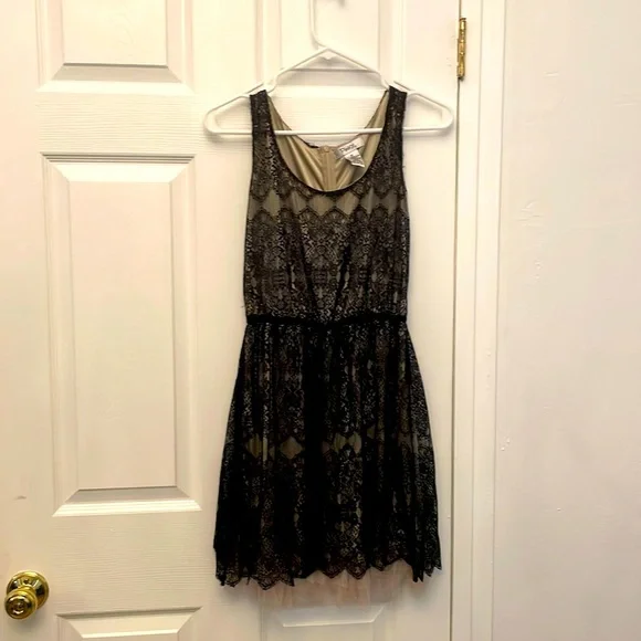 Shiny beige dress with black lace overlay Size M